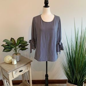 🍃L Faith & Joy Striped Navy Blue Women's Top with Bow Sleeves🍃